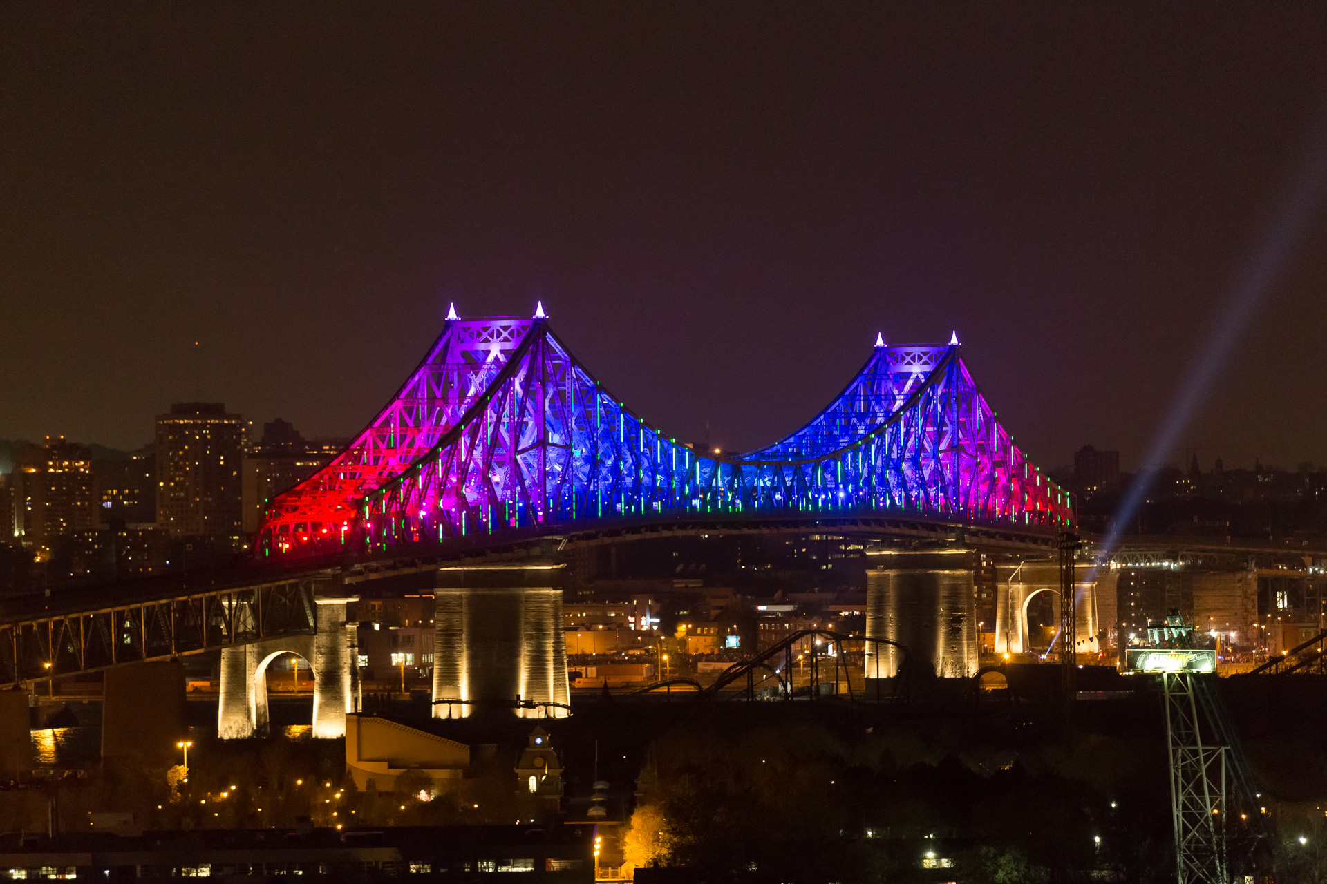 Montreal bridge changing colors 3