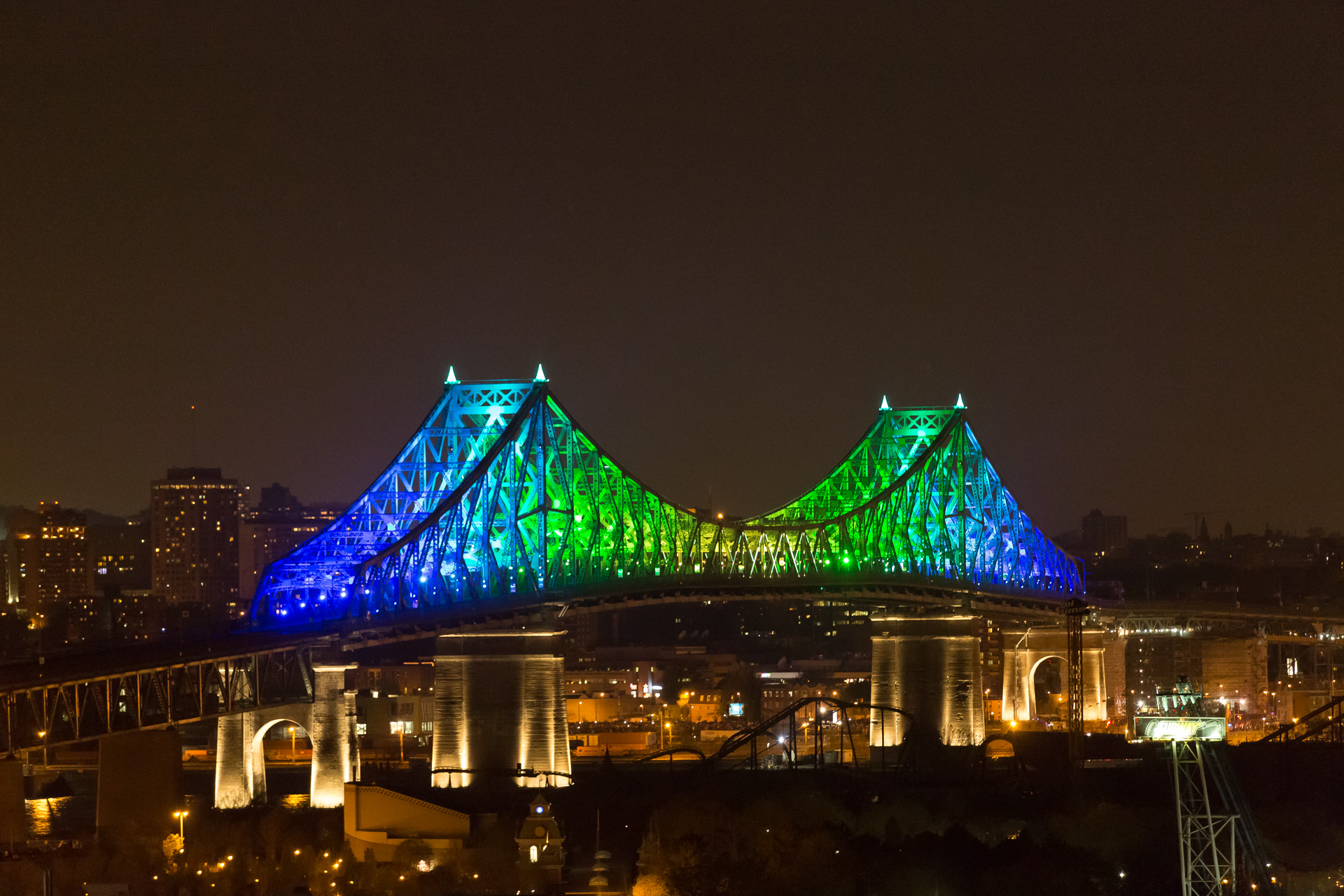 Montreal bridge changing colors 4